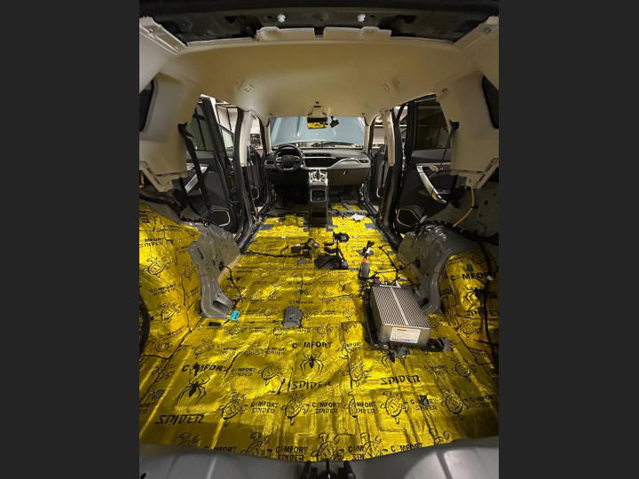 Шумоизоляция автомобиля Belgee X70