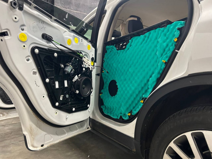 Шумоизоляция автомобиля Ford Escape