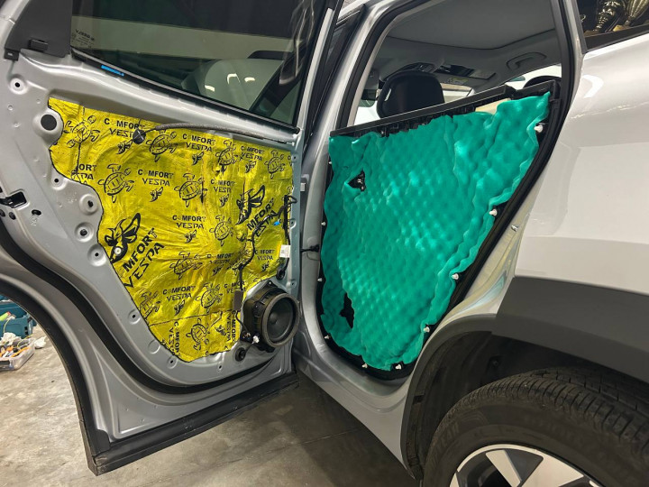 Шумоизоляция автомобиля Geely Atlas 2024