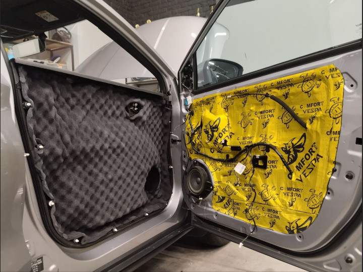 Шумоизоляция автомобиля Geely Coolray
