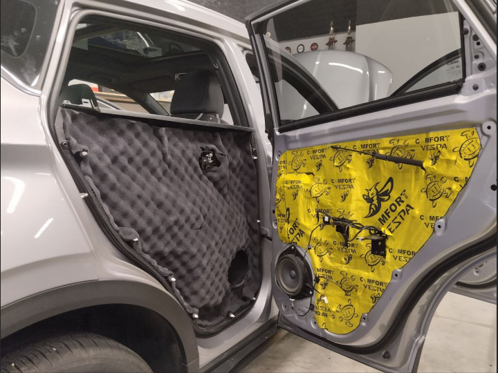 Шумоизоляция автомобиля Geely Coolray