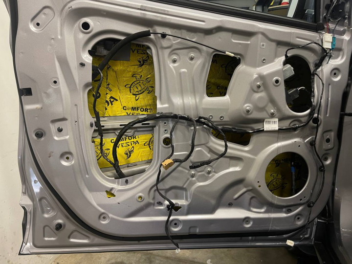 Шумоизоляция автомобиля Geely Coolray