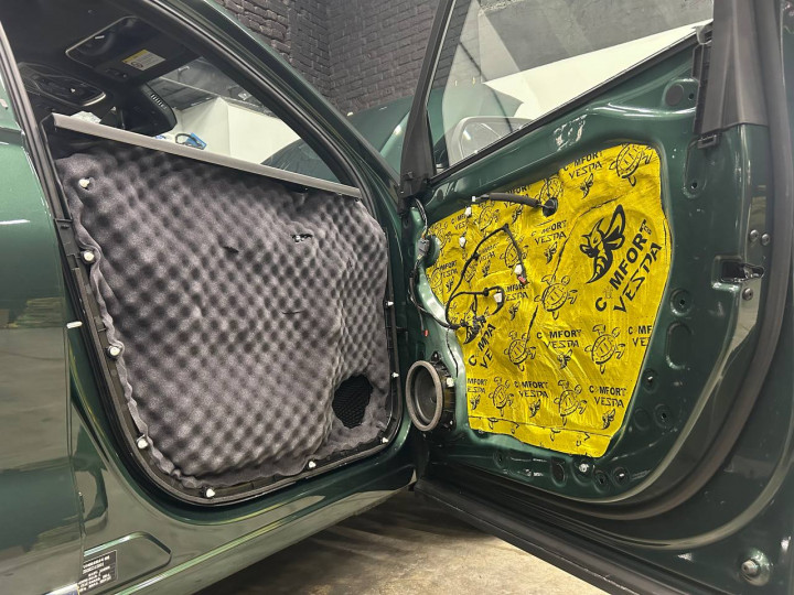 Шумоизоляция автомобиля Geely Monjaro
