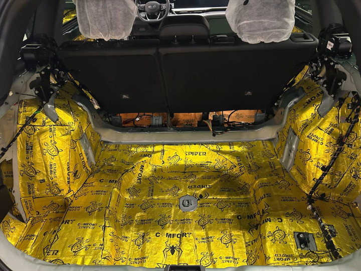 Шумоизоляция автомобиля Geely Monjaro