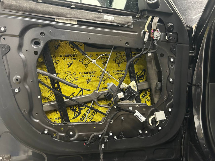 Шумоизоляция автомобиля Range Rover