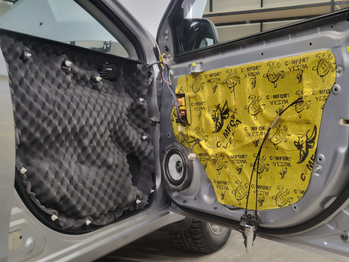 Шумоизоляция автомобиля Mitsubishi Lancer