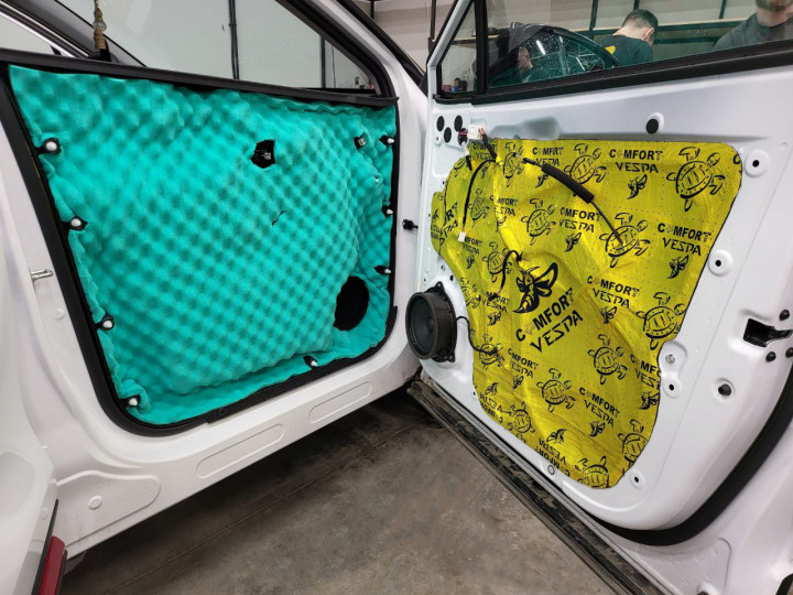 Шумоизоляция автомобиля Omoda C5