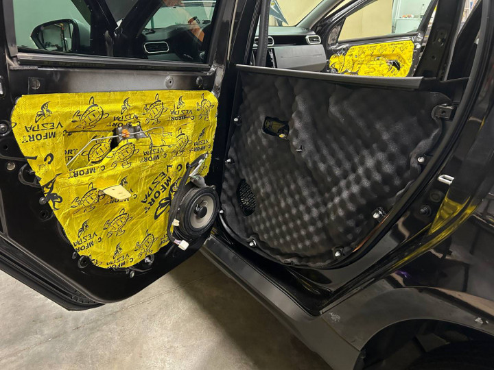 Шумоизоляция автомобиля Renault Duster