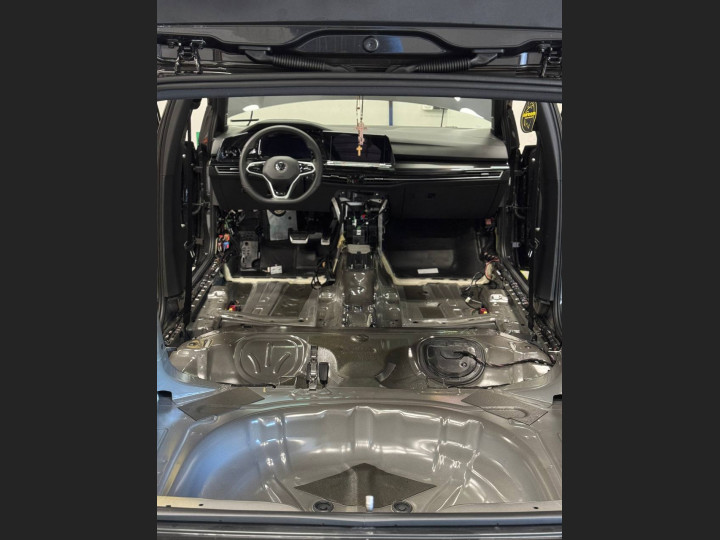 Шумоизоляция автомобиля Volkswagen Golf 8
