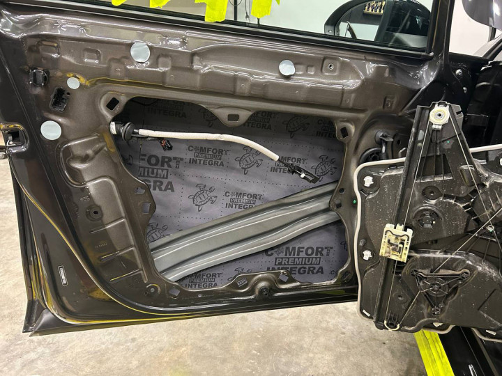 Шумоизоляция автомобиля Volkswagen Golf 8